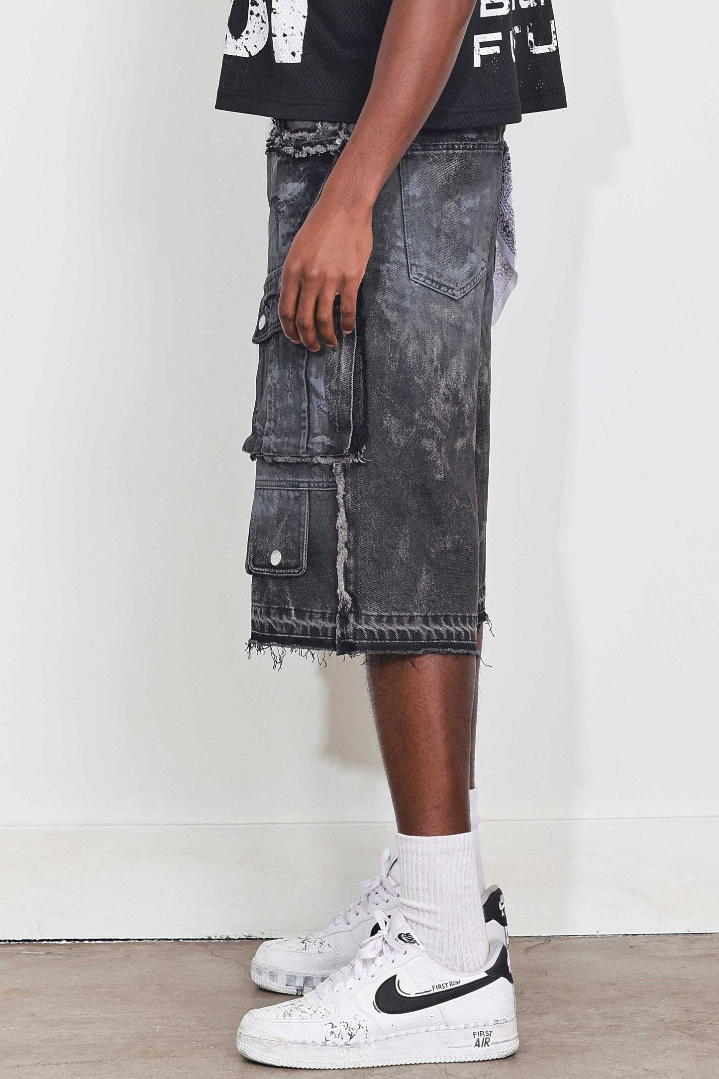 First Row WASHED MULTI CARGO DENIM JORTS