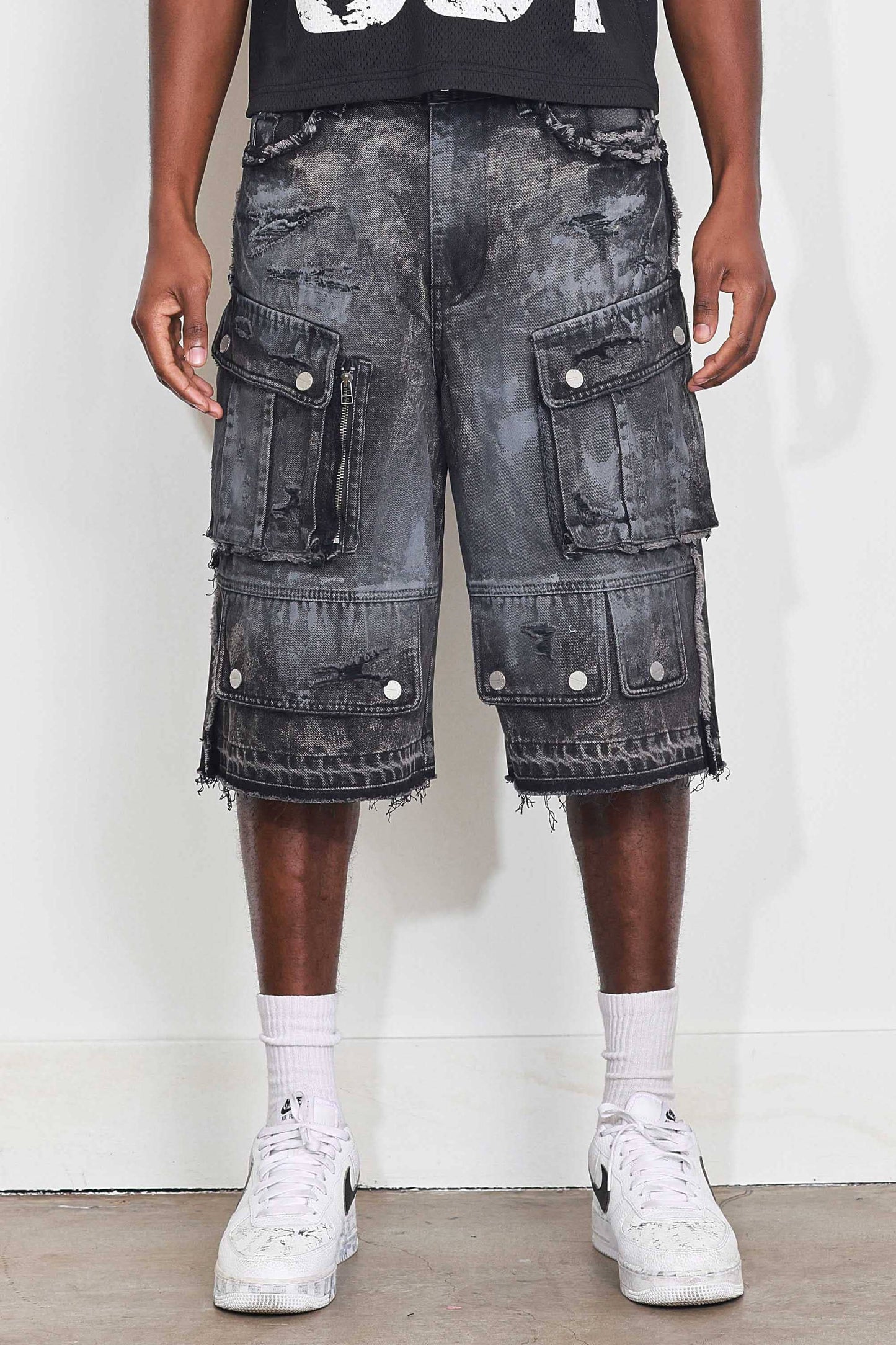 First Row WASHED MULTI CARGO DENIM JORTS