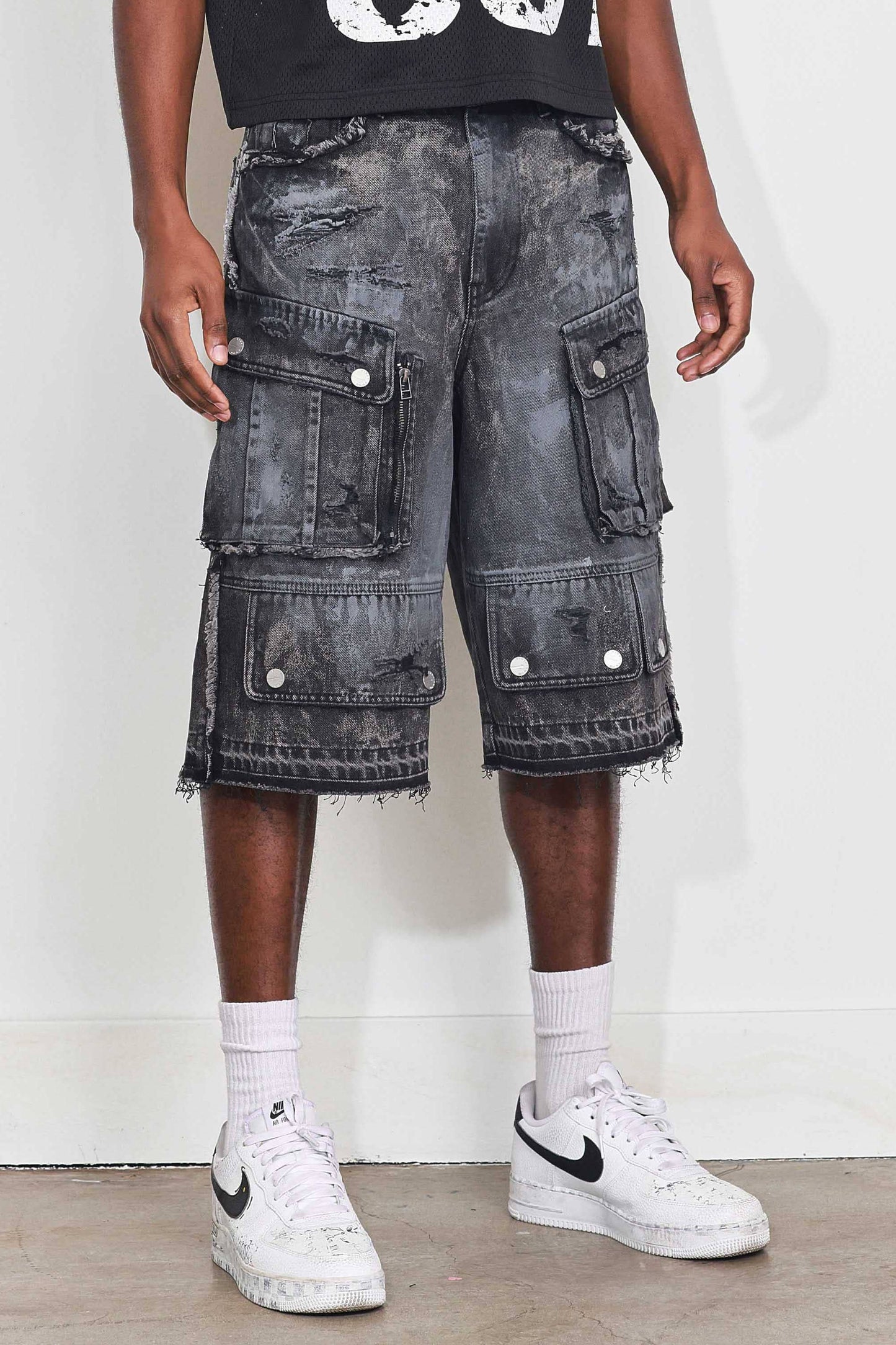 First Row WASHED MULTI CARGO DENIM JORTS