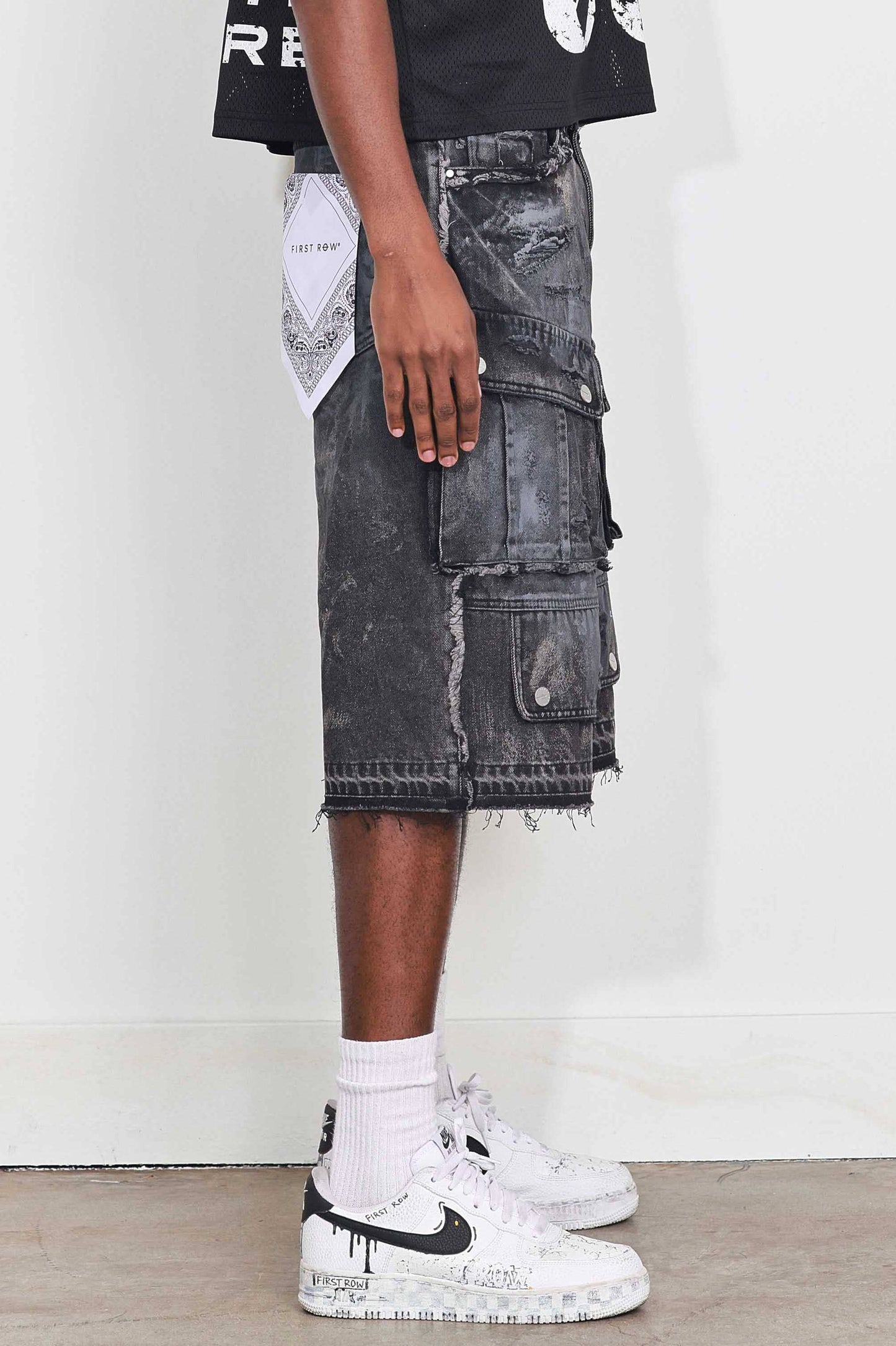 First Row WASHED MULTI CARGO DENIM JORTS
